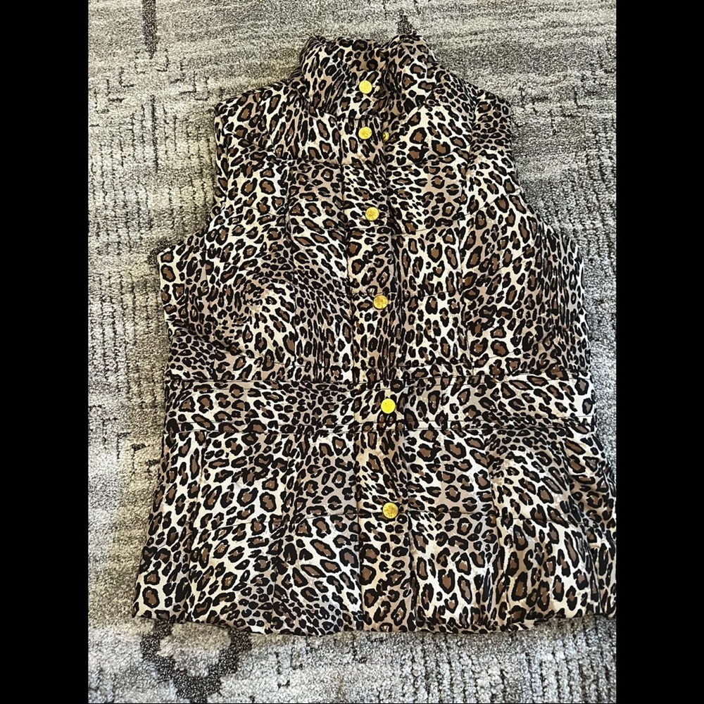 Crown & ivy leopard/cheetah print puffer vest Petite
